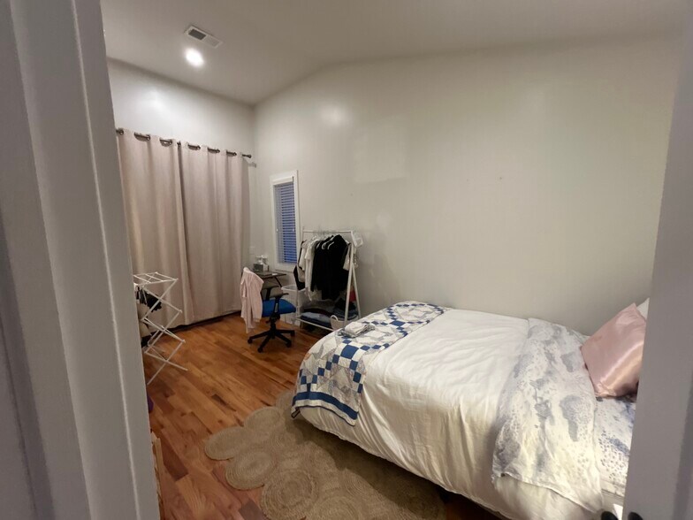 Building Photo - 1207 Tremont Ave