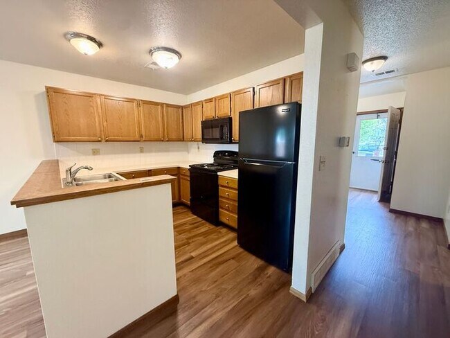 Building Photo - 3 Bed/2.5Bath Townhome in Greeley