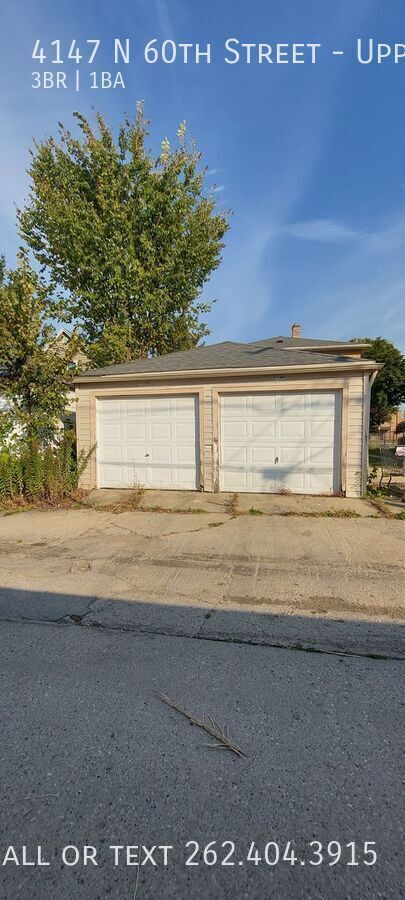 Building Photo - Spacious Partially Rehabbed 3 Bedroom Uppe...