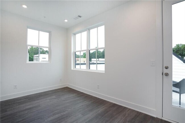 Building Photo - 1815 Gotham Ln NE