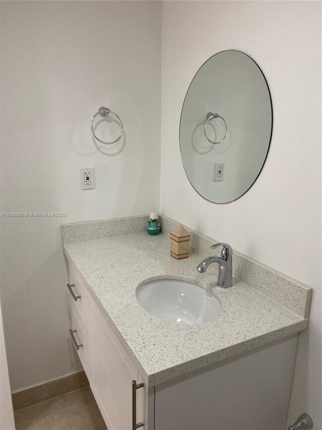 Building Photo - 13155 Ixora Ct