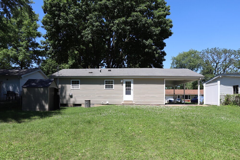 Building Photo - 810 Babler Dr