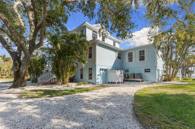 Building Photo - 450 Bayshore Dr