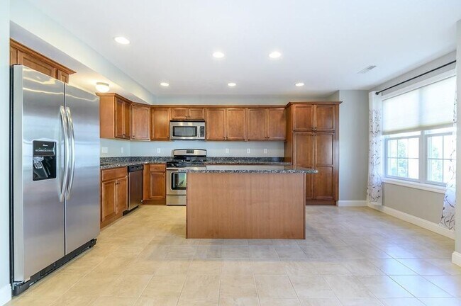Building Photo - 12 Rockingham Dr