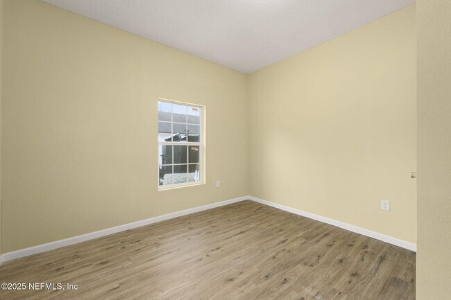 Building Photo - 1443 W 22nd St