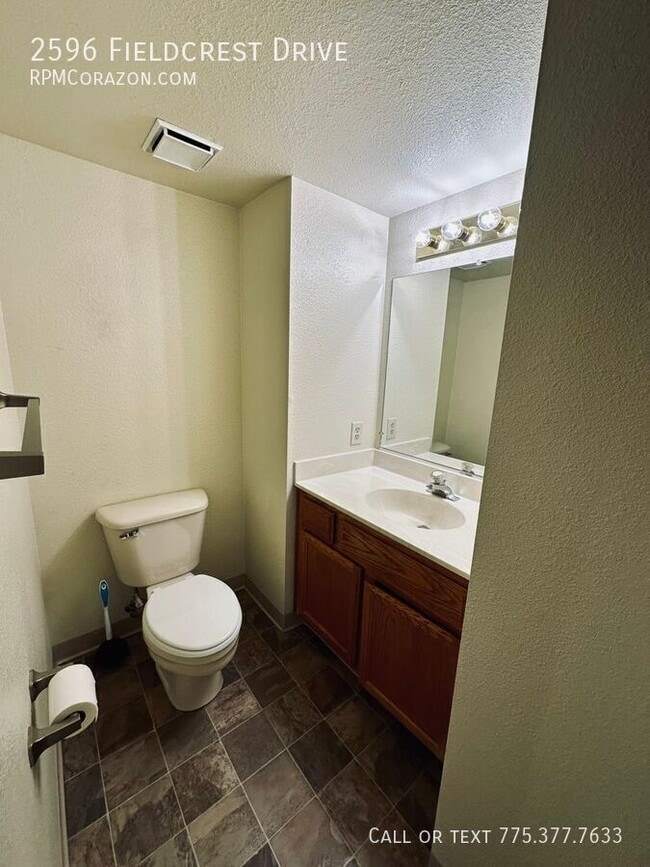 Building Photo - 2596 Fieldcrest Dr