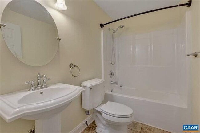 Building Photo - 991 Carodon Dr