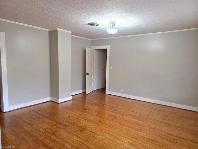 Building Photo - 816 Banner St