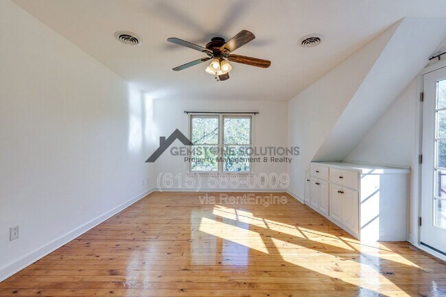 Building Photo - 502 32nd Ave S