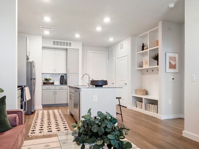 Building Photo - Hot Offer! 8 Weeks Free + $1,000 GC