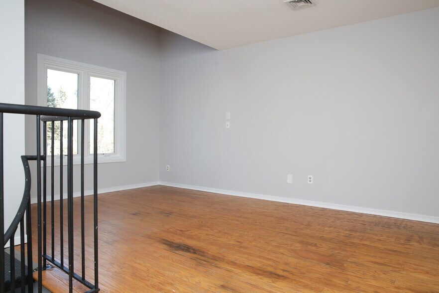 Building Photo - 23 Compton St