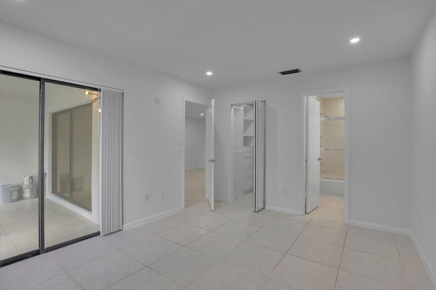 Building Photo - 315 NW 36th Ave