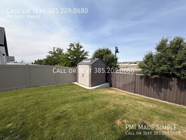 Building Photo - 3621 Sparrow Ln