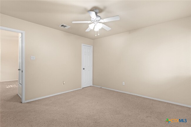 Building Photo - 5405 English Oak Dr