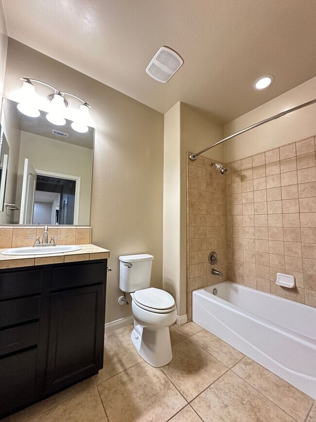 Building Photo - Beautiful House in gated community w/ Solar!