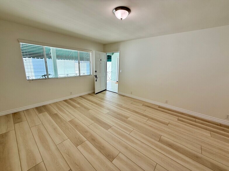 Primary Photo - 1406 S Saltair Ave