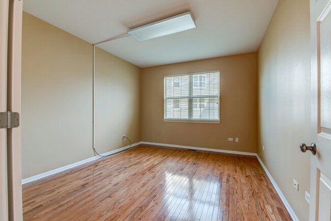 Building Photo - 860 Spring Creek Cir