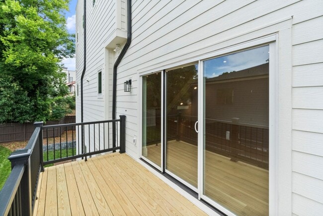 Building Photo - 129 French St