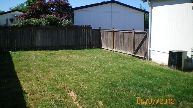 Building Photo - 33171 Fuchsia Ln