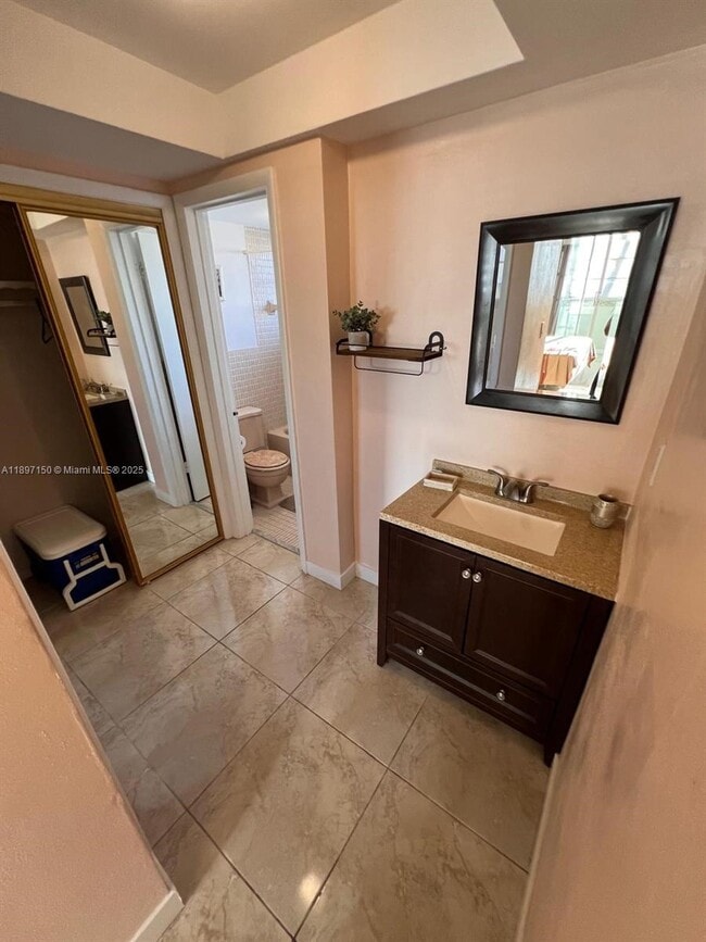 Building Photo - 1591 NE Miami Gardens Dr