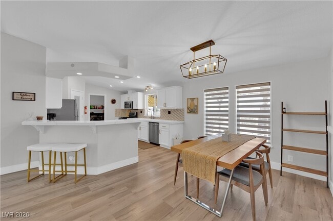 Building Photo - 6425 W Quail Ave