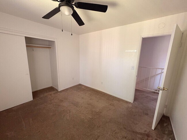 Building Photo - 2406 W Packwood Dr