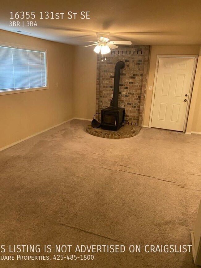 Building Photo - Unique 3 Bedroom Home with Daylight Baseme...