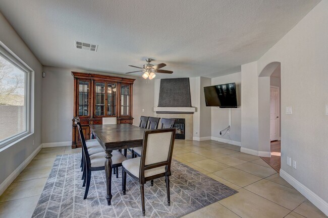 Building Photo - Beautiful remodeled home with pool!