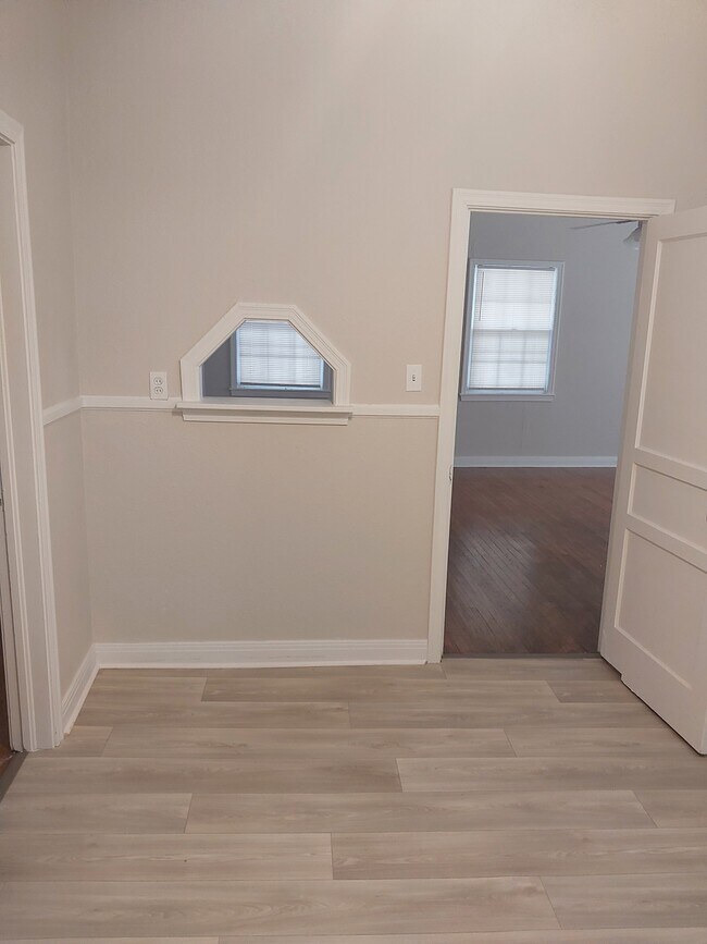 Building Photo - 1303 S Summit St