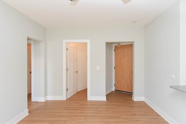 Building Photo - 735 Judson Ave