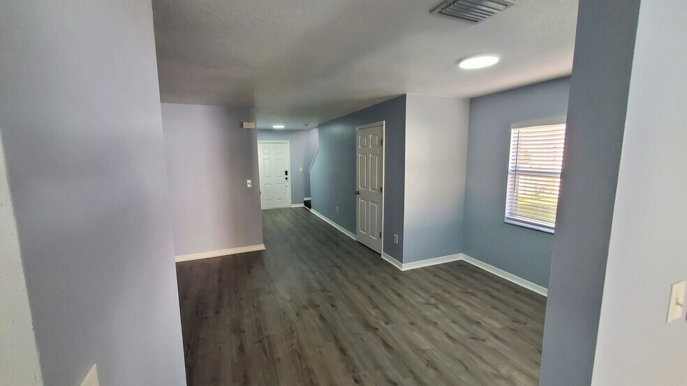 Building Photo - 8007 Sutton Terrace Ln