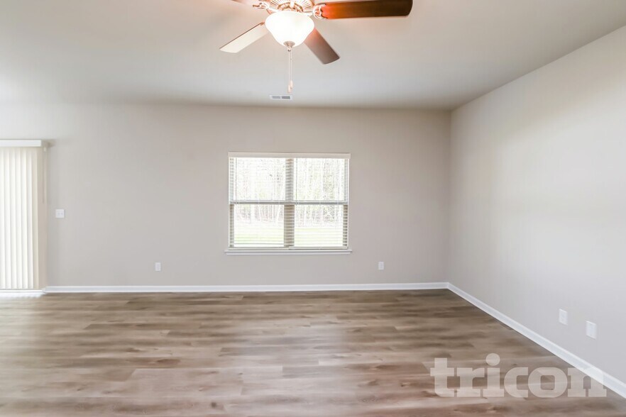Building Photo - 139 Spring Knoll Dr