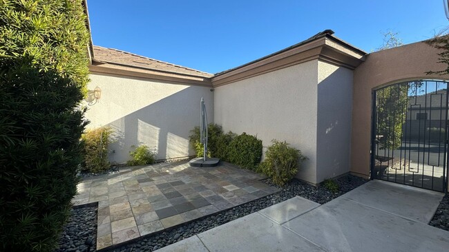 Building Photo - Summerlin 3 bdrm plus casita pool & Spa