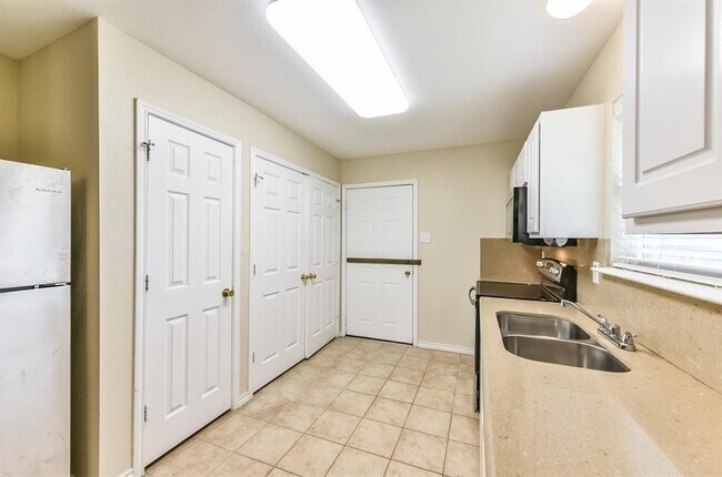 Building Photo - 3426 Angel Ln