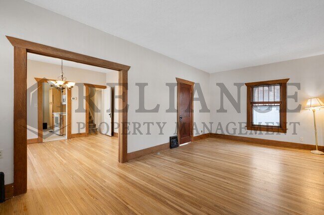 Building Photo - 410 S Estelle St