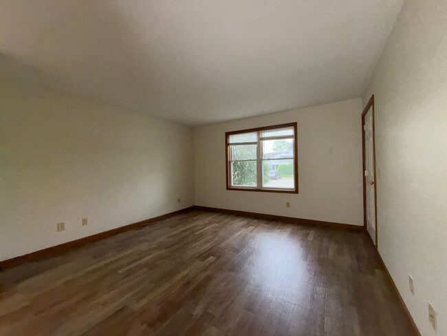 Building Photo - 211 Stonewall Ct