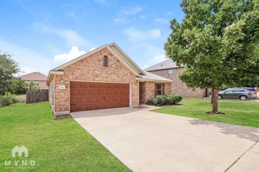 Building Photo - 940 Water Hyacinth Loop
