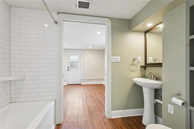 Building Photo - 3616 Nashville Ave