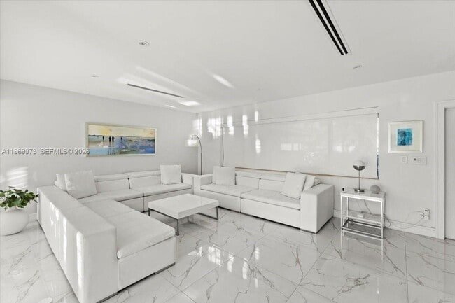 Building Photo - 12930 Oleander Rd