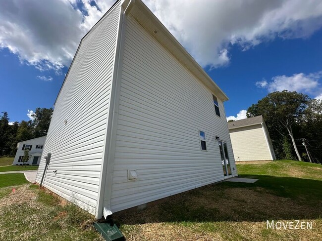 Building Photo - 813 Smokey Ridge Rd