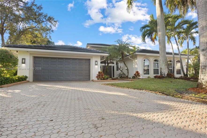 Primary Photo - 3719 Oak Ridge Cir