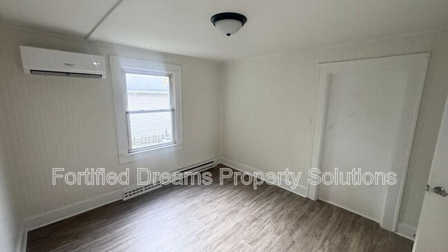 Building Photo - 636 McCreary St