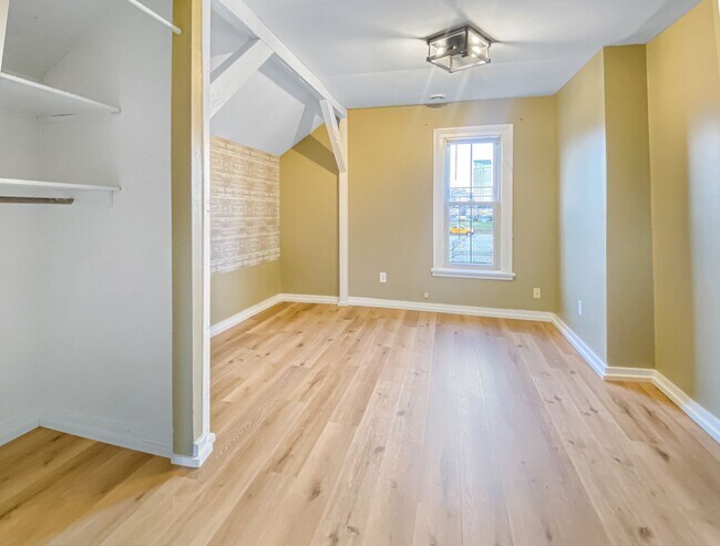 Building Photo - 209 Seward Ave NW