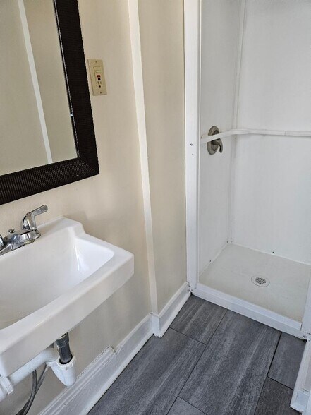 bathroom - 120 W 5th Ave