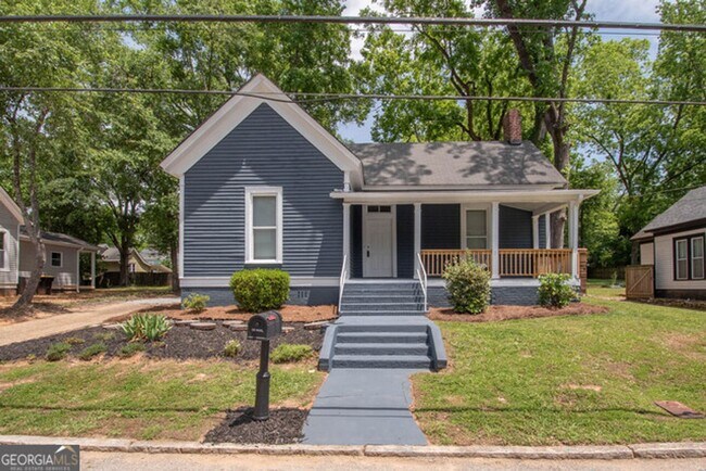 Primary Photo - Will not last! Walk to the square in Newna...