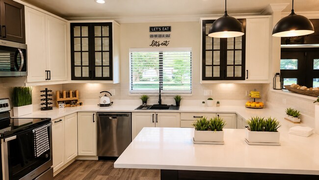 Building Photo - FURNISHED Beautiful Pool Home x Rent in Winter Park Close to Rollins College !