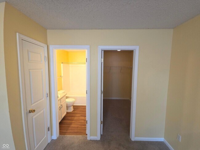 Building Photo - 4320 Village Bend Ln