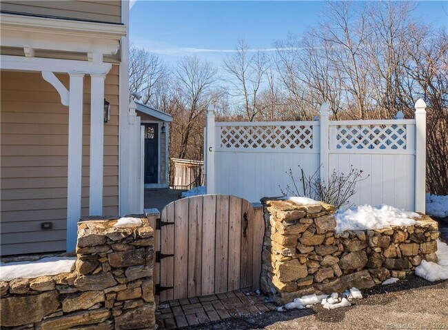 Building Photo - 107 Black Rock Tpke