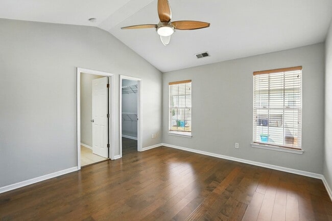 Building Photo - 2 Bedroom Townhome in Pineville!