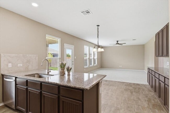 Building Photo - 1006 Toltec Trail